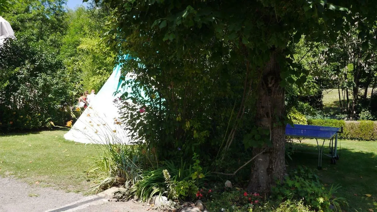 Kemping Camping Jardin La Vie En Vert En Ariege Hotel Augirein